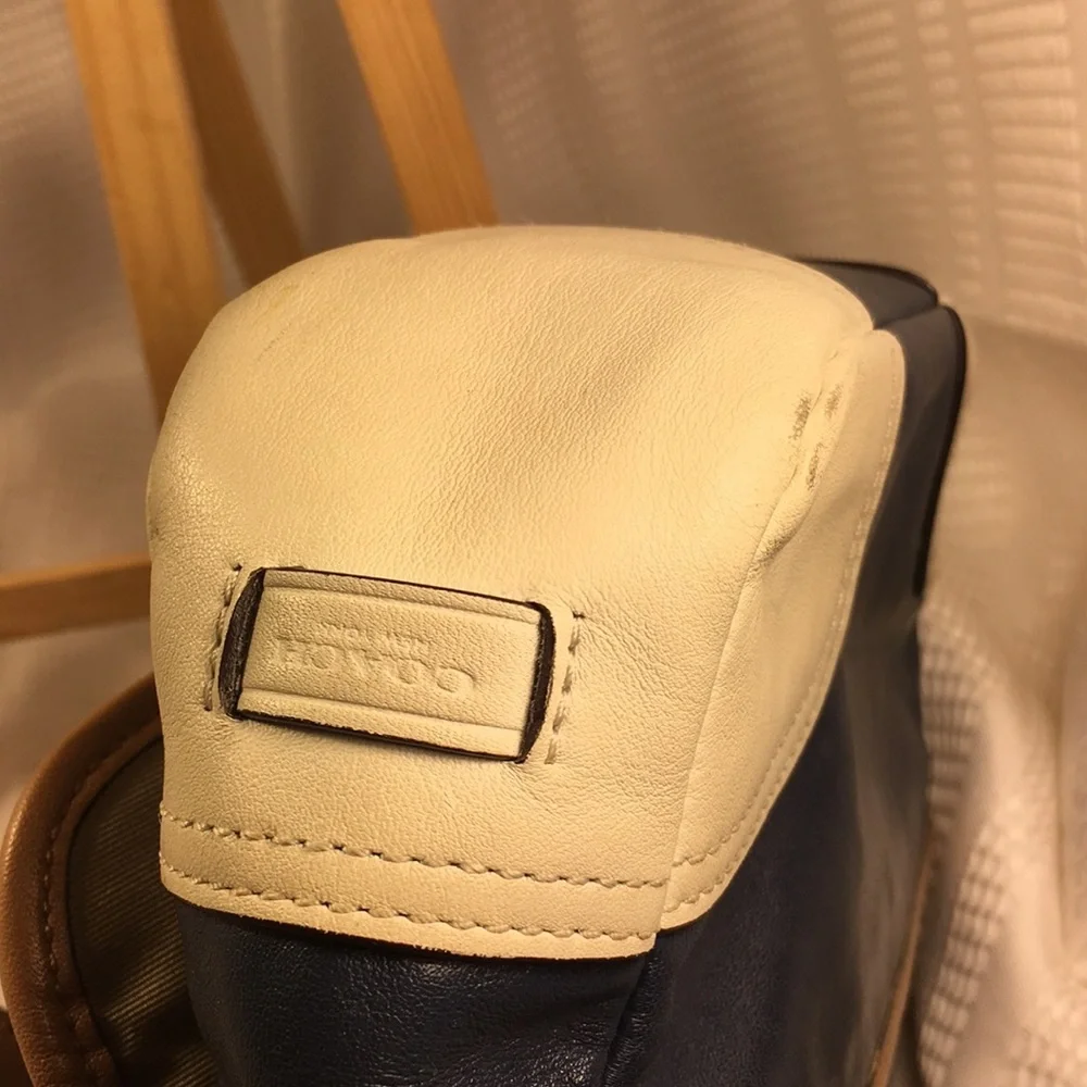 Coach elegant soft glove leather purse EUC